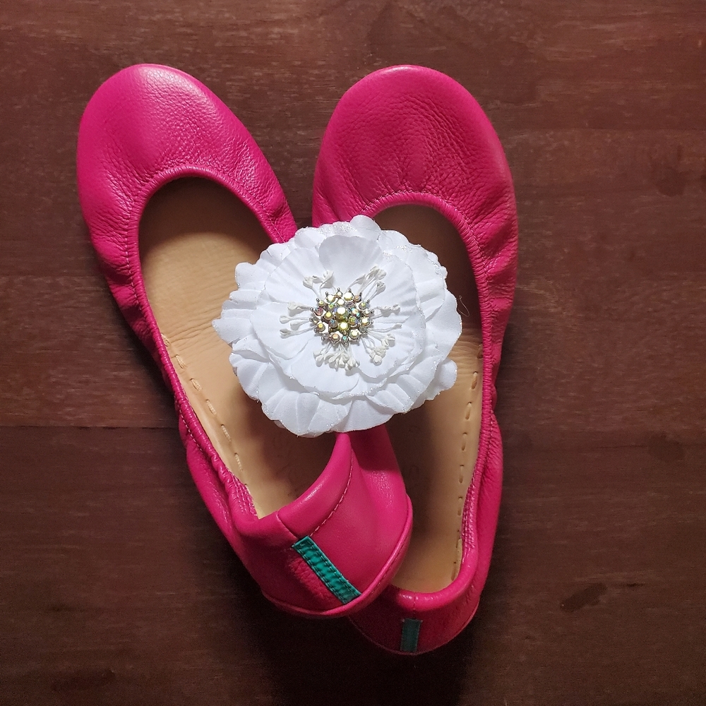 Like New Fuchsia Tieks size 9